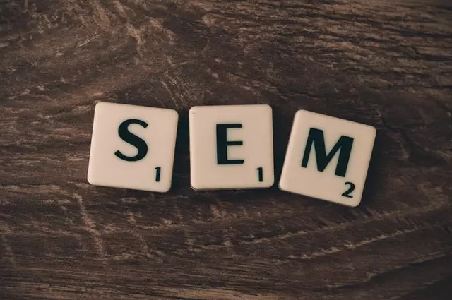 التسويق عبر محرك البحث (SEM): ما هو وكيف يتم القيام به بشكل صحيح